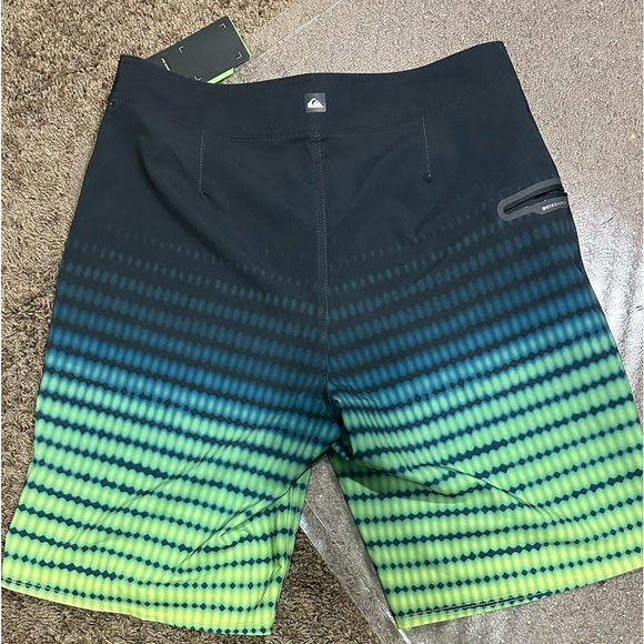 QUIKSILVER BOARD SHORTS - Picture 2 of 3